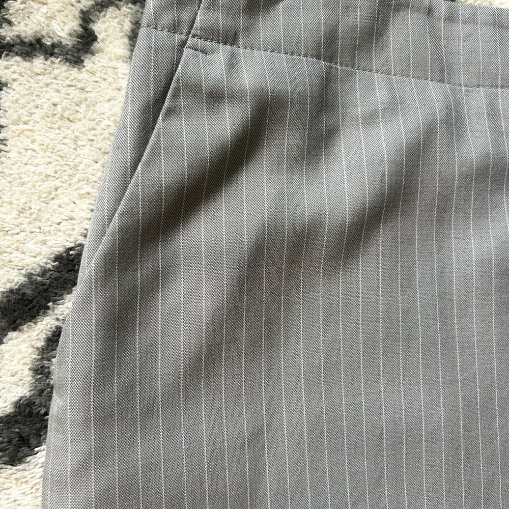 Banana Republic Gray Pinstripe Pencil Skirt - Picture 3 of 13